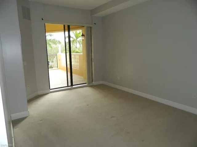 Bedroom with access to outside