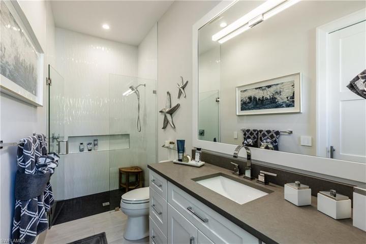 Guest Full Bathroom 1