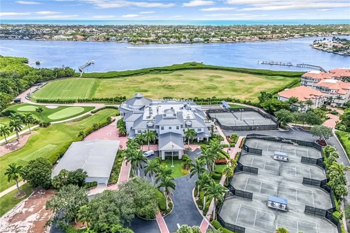 Club on Naples Bay