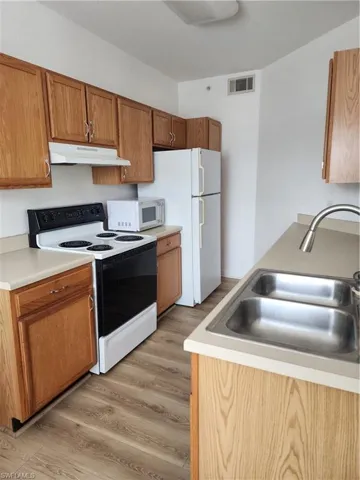 7915 Preserve Cir # 222, Naples, Florida 34119