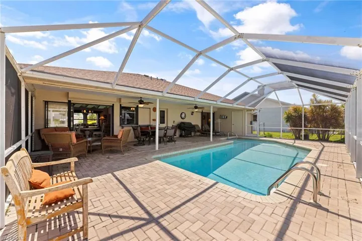 There is plenty of room on this pavered pool deck for sunning??