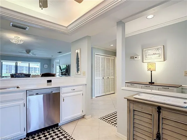 177  Fox Glen  DR, Naples, FL 34104