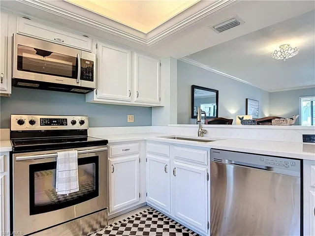 177  Fox Glen  DR, Naples, FL 34104