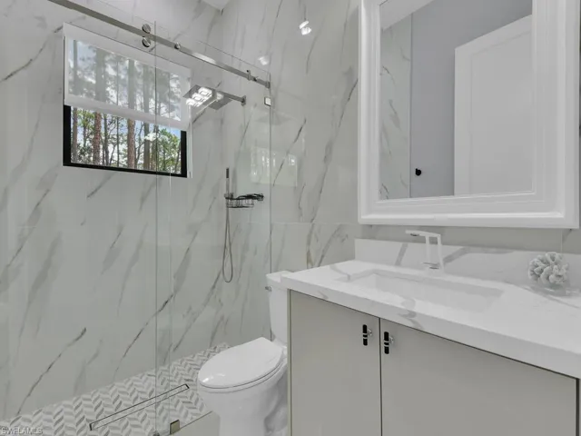 2nd bath....services 2 suites