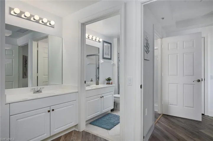 Bathroom with ensuite option and additional sink