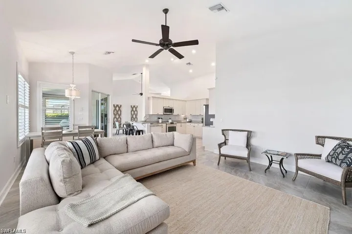 8963 Appaloosa Ct, Naples, Florida 34113