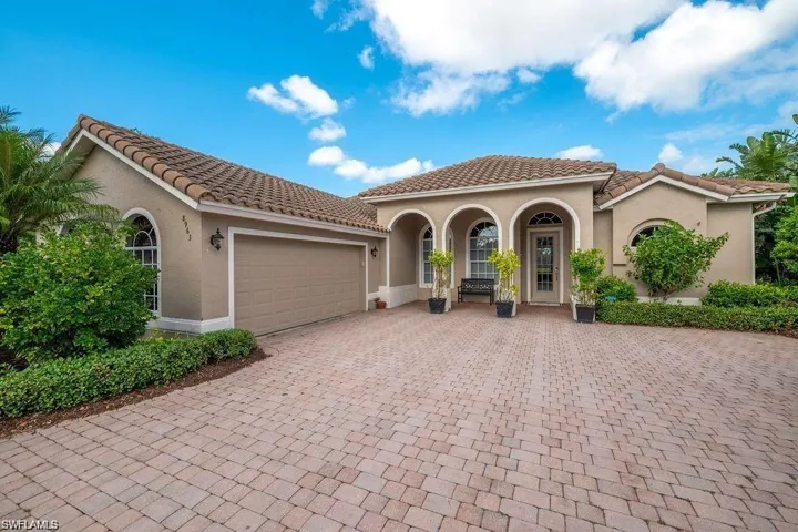 8963 Appaloosa Ct, Naples, Florida 34113