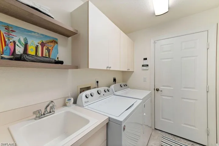 8963 Appaloosa Ct, Naples, Florida 34113