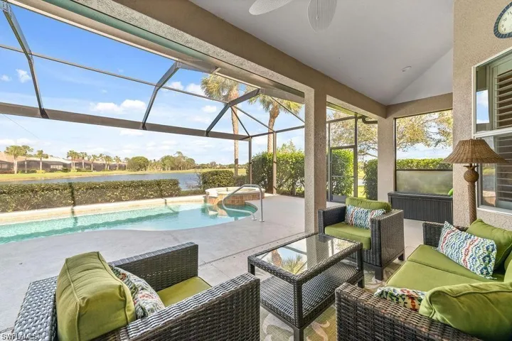 8963 Appaloosa Ct, Naples, Florida 34113
