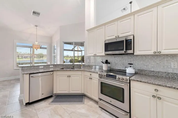 8963 Appaloosa Ct, Naples, Florida 34113