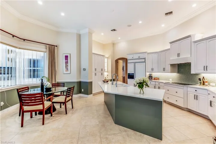 Breakfast area in kitchen