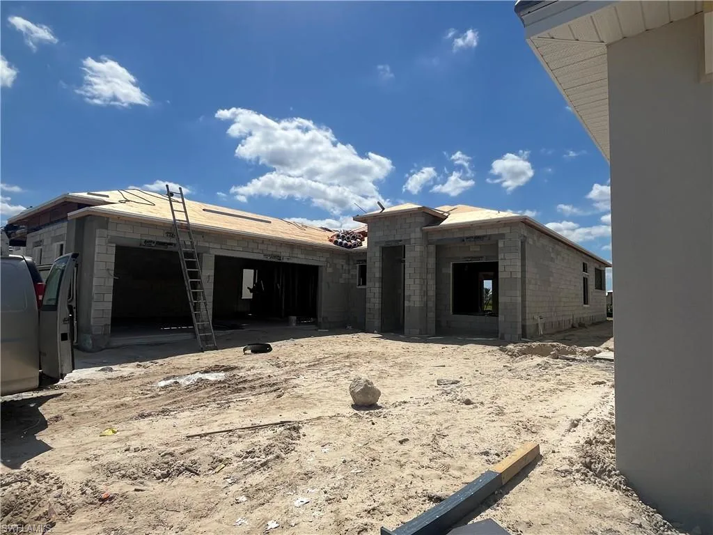 8773 Driftwood DR, Naples, FL 34114,225037614