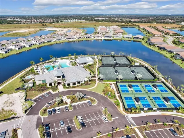 15583  Montello  LN, Naples, FL 34114