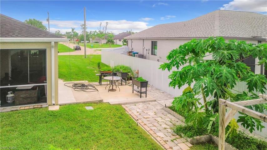 1823 SW 16th TER, CAPE CORAL FL 33991