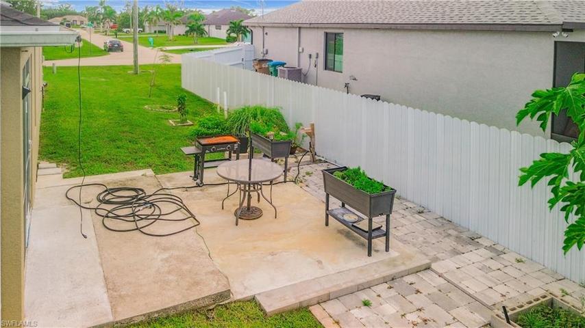 1823 SW 16th TER, CAPE CORAL FL 33991