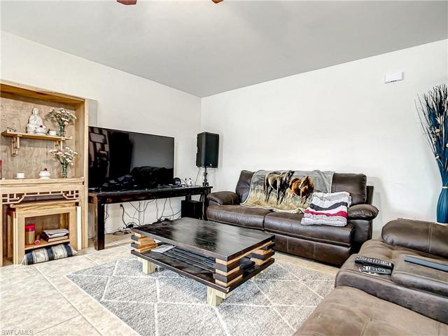 1823 SW 16th TER, CAPE CORAL FL 33991