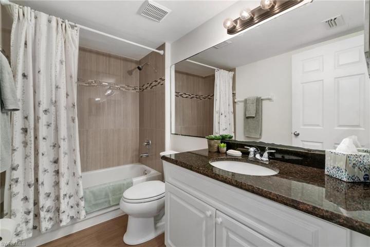 Nicely appointed bathroom