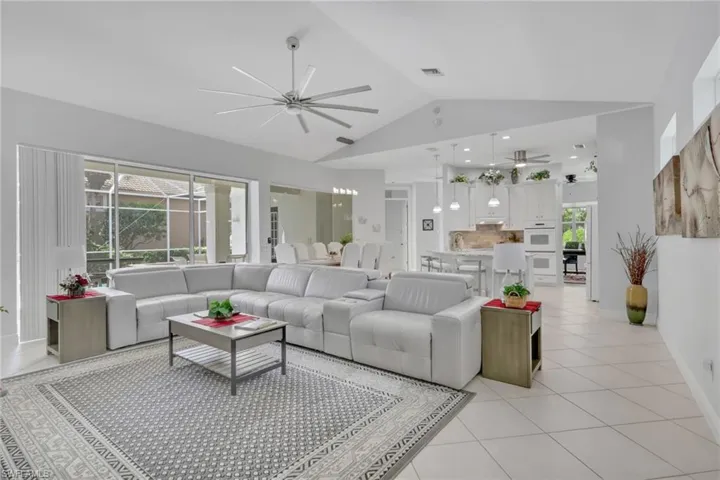 516 Eagle Creek Dr, Naples, Florida 34113