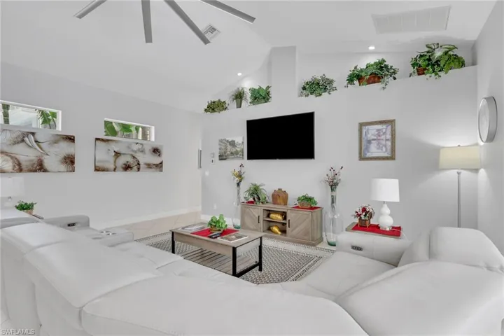 516 Eagle Creek Dr, Naples, Florida 34113