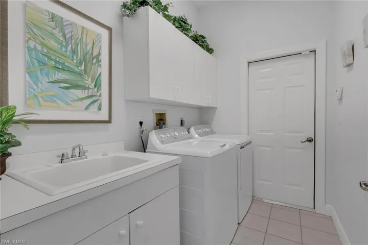 516 Eagle Creek Dr, Naples, Florida 34113