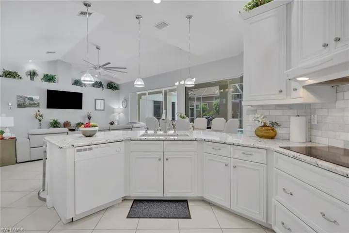 516 Eagle Creek Dr, Naples, Florida 34113