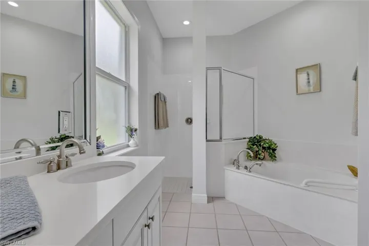 516 Eagle Creek Dr, Naples, Florida 34113