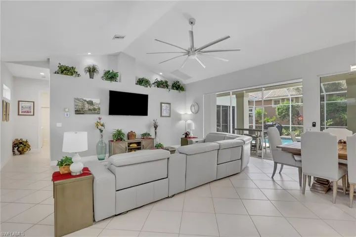 516 Eagle Creek Dr, Naples, Florida 34113