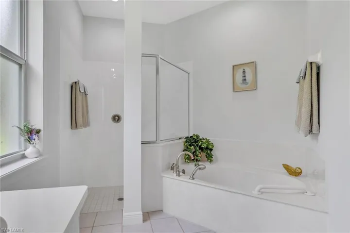 516 Eagle Creek Dr, Naples, Florida 34113