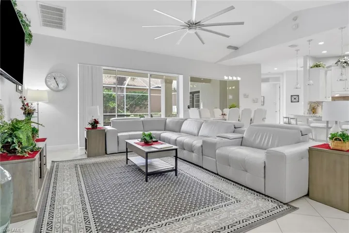 516 Eagle Creek Dr, Naples, Florida 34113