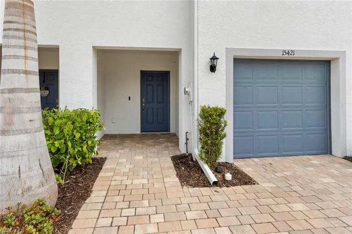 15421  Wildflower  CIR, Naples, FL 34119