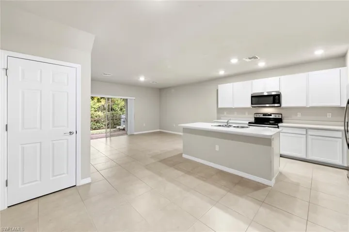 15421  Wildflower  CIR, Naples, FL 34119