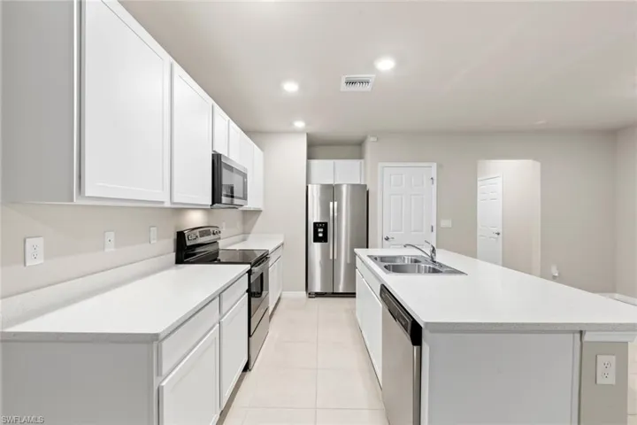 15421  Wildflower  CIR, Naples, FL 34119