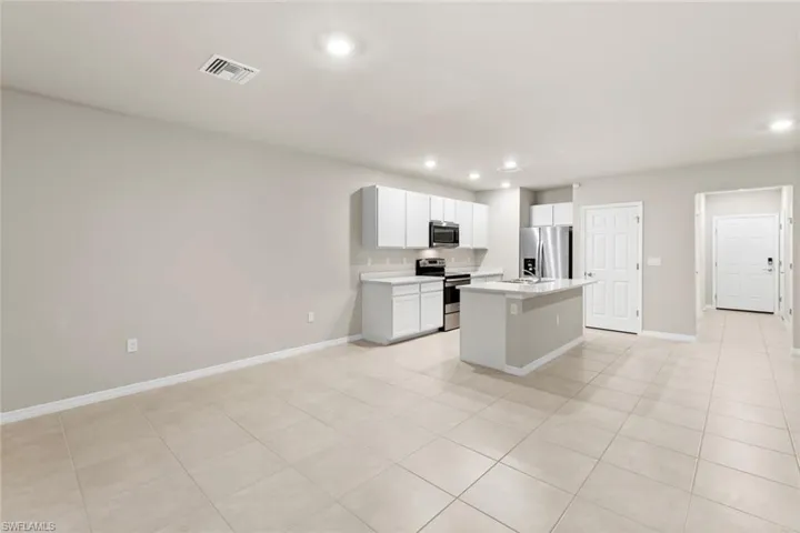 15421  Wildflower  CIR, Naples, FL 34119