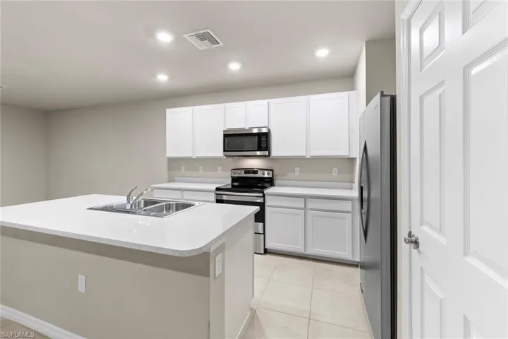 15421  Wildflower  CIR, Naples, FL 34119