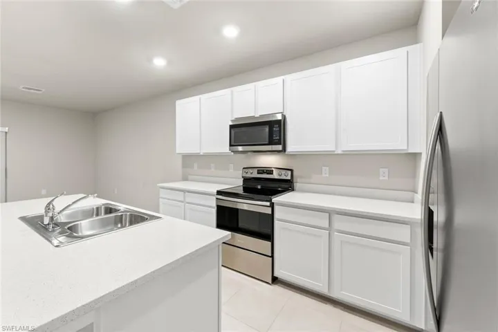 15421  Wildflower  CIR, Naples, FL 34119