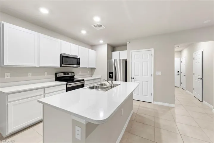15421  Wildflower  CIR, Naples, FL 34119