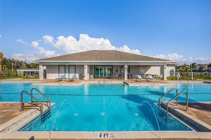 15421  Wildflower  CIR, Naples, FL 34119