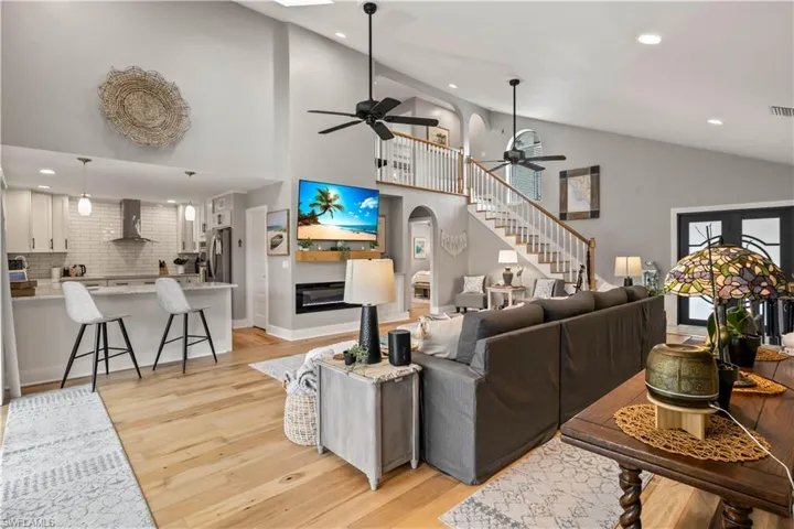 Kitchen and living area - seamless blend of living space!