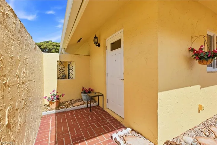 180 Harrison Rd 3, Naples, Florida 34112