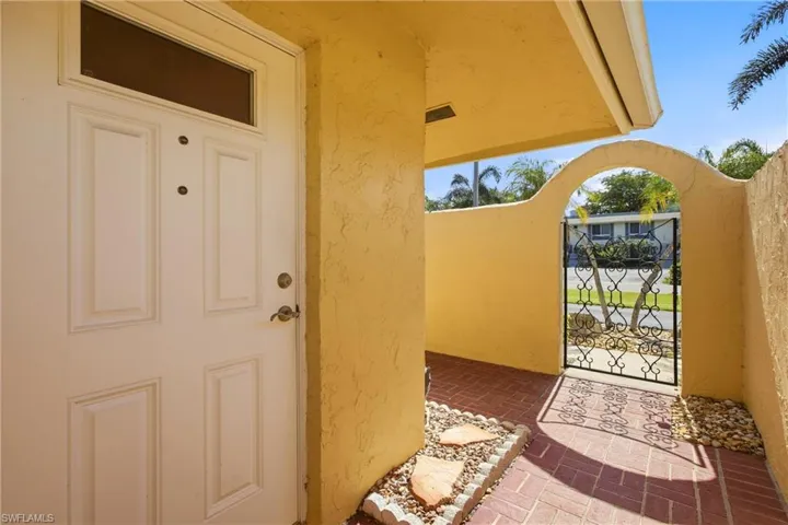 180 Harrison Rd 3, Naples, Florida 34112