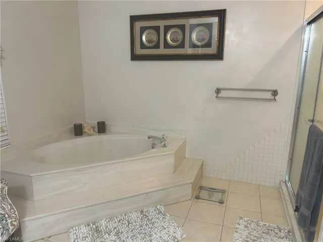 Soaking tub