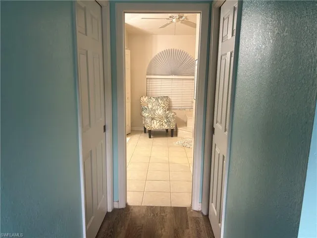 Hallway w 2 walk-in closets