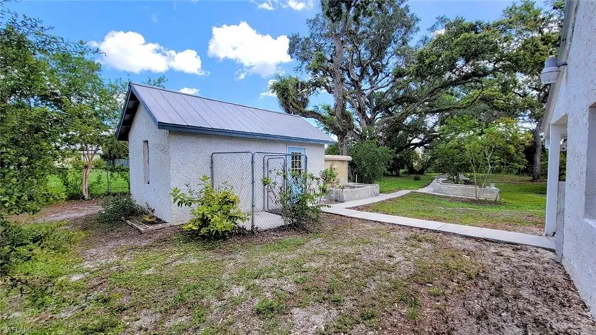 View of yard with a storage shed