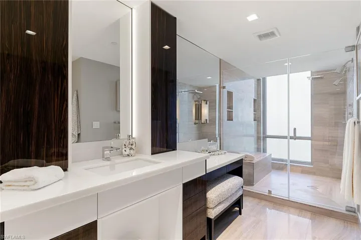 6897 Grenadier Blvd 704, Naples, Florida 34108