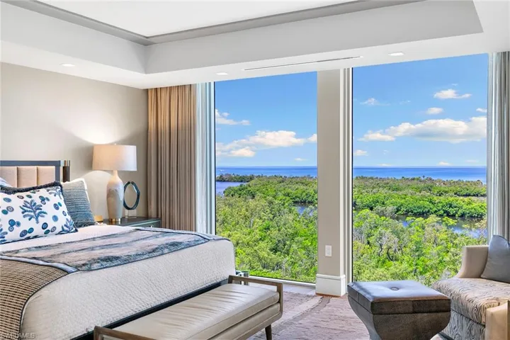 6897 Grenadier Blvd 704, Naples, Florida 34108