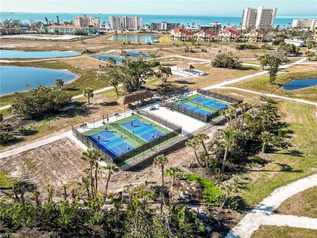 tennis/pickle ball courts