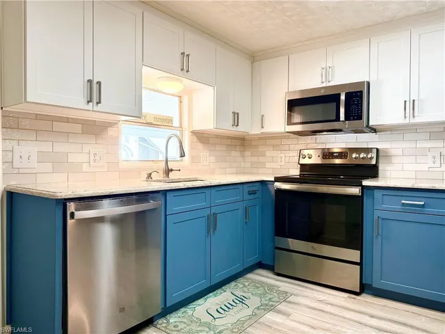 22  Turquoise  AVE, Naples, FL 34114