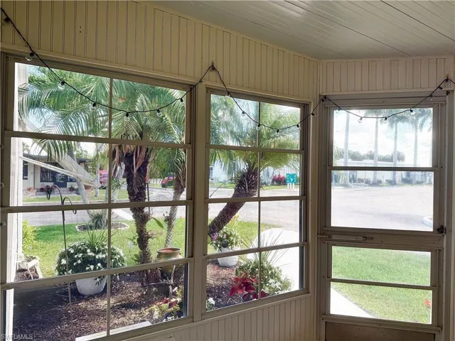 22  Turquoise  AVE, Naples, FL 34114