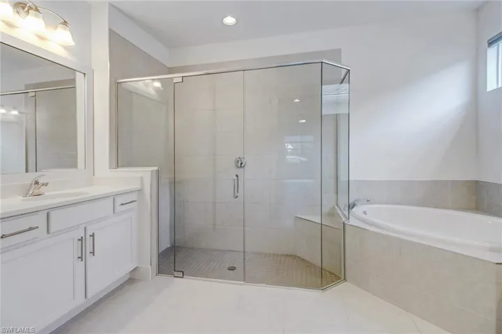 9248  Cayman  DR, Naples, FL 34114