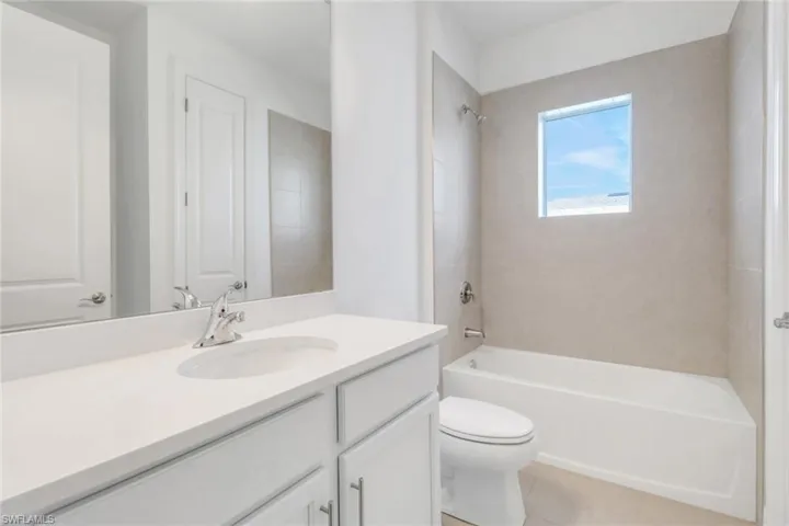 9248  Cayman  DR, Naples, FL 34114